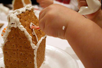 graham-cracker-gingerbread-house