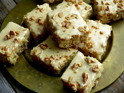buttermilkwalnut-snack-cake-with-praline-frosting.-perfect-with-coffee