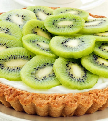 sliced-kiwi-on-a-kiwi-tart