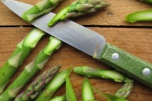 A Prettier Way to Cut Asparagus