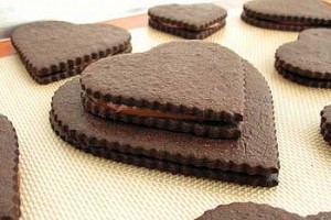 Chocolate-Hazelnut Sandwich Cookie Hearts