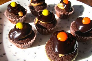 Peanut Butter Chocolate Mini Cupcakes