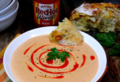 cheesy-buffalo-roasted-cauliflower-potato-soup