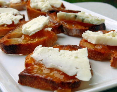 peachcrostini