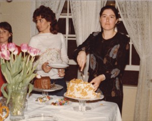robin-with-the-brillian-blums-cake-300x240