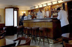 harrysbar2.jpg