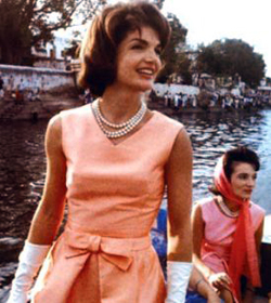 1962-jackie-kennedy-pearl-necklace.jpg