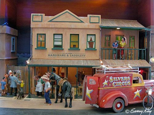 Silver_circus_truck