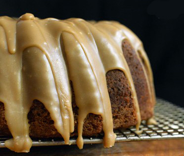 APPLESAUCE-SPICE-CAKE