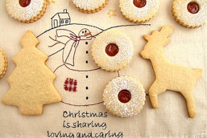 Cashew Linzer Cookie Wreaths with Apricot Jam