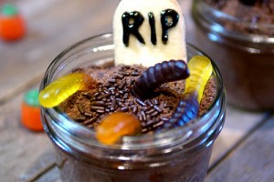 Mason Jar Graveyard Spooky Cakes